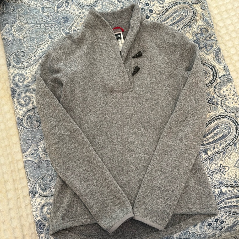 The north face women’s sweater pullover size small